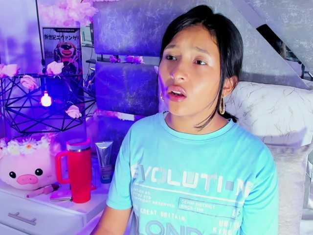 Realdoncella live cam on BongaCams