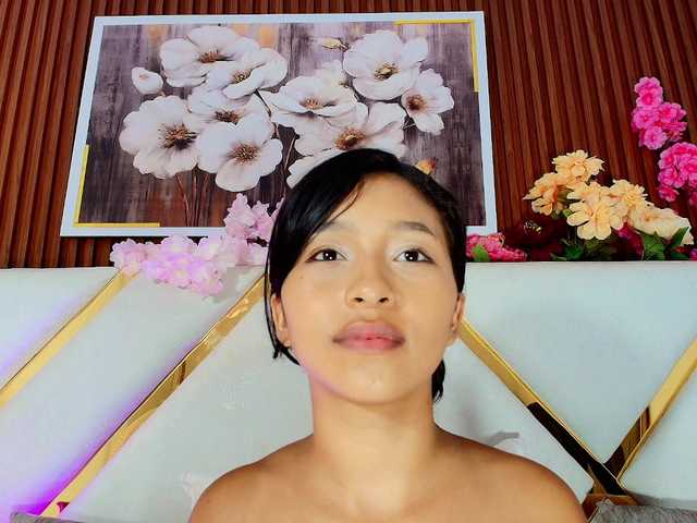 Realdoncella live cam on BongaCams
