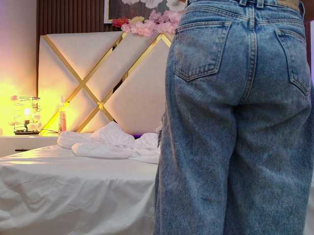 Realdoncella live cam on BongaCams