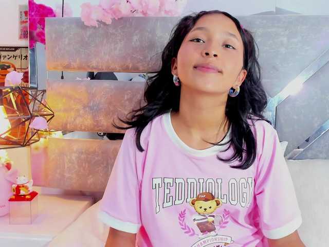 Realdoncella live cam on BongaCams
