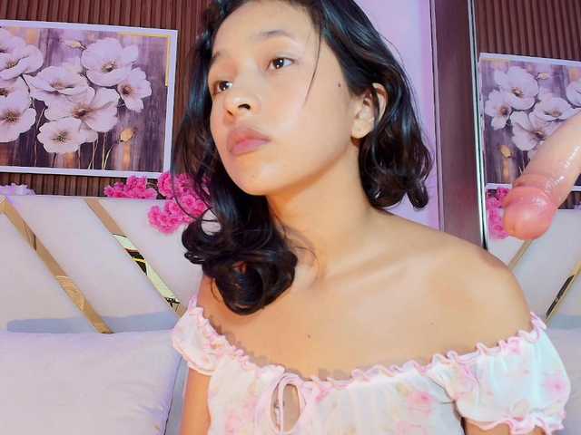 Realdoncella live cam on BongaCams