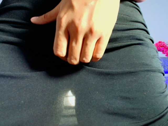 Realdoncella live cam on BongaCams
