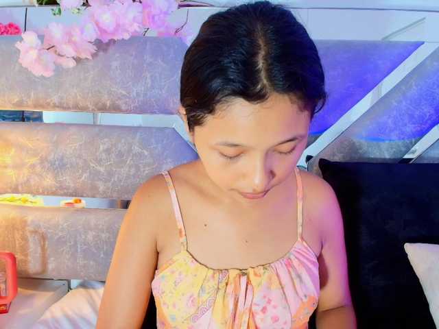 Realdoncella live cam on BongaCams