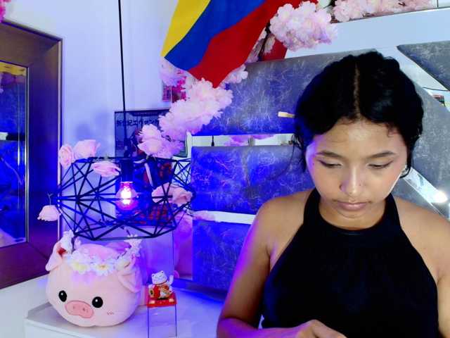 Realdoncella live cam on BongaCams