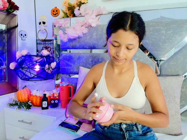 Realdoncella live cam on BongaCams
