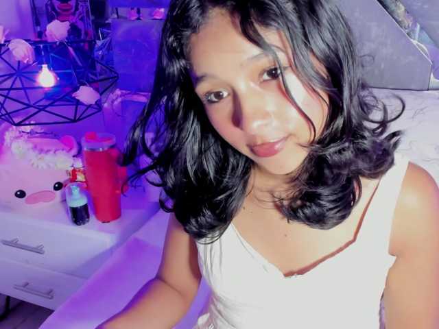 Realdoncella live cam on BongaCams