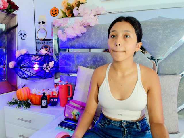 Realdoncella live cam on BongaCams