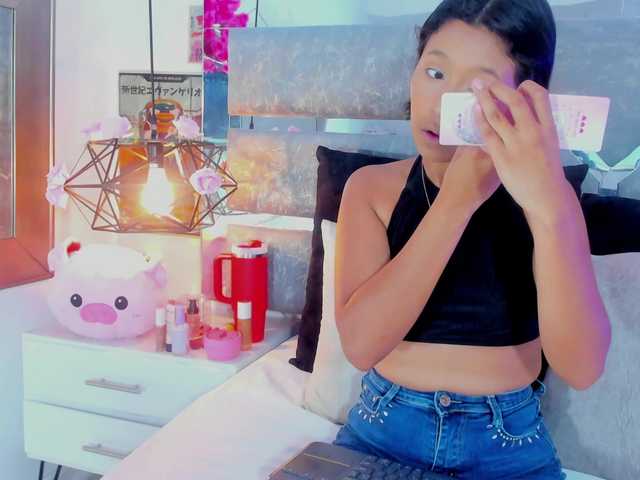 Realdoncella live cam on BongaCams