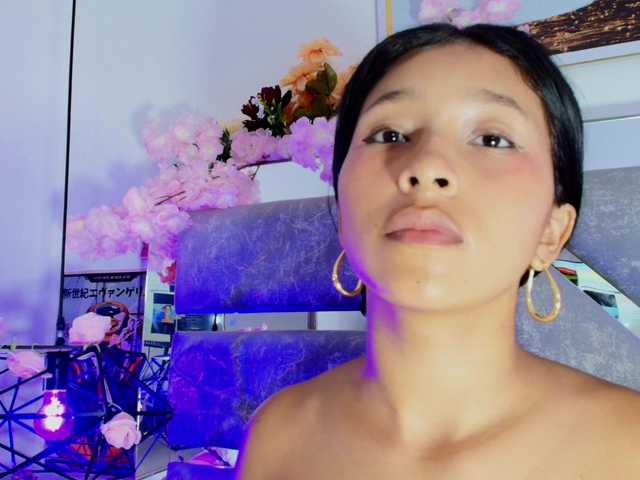 Realdoncella live cam on BongaCams