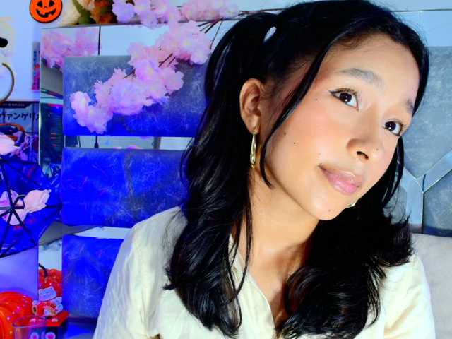Realdoncella live cam on BongaCams