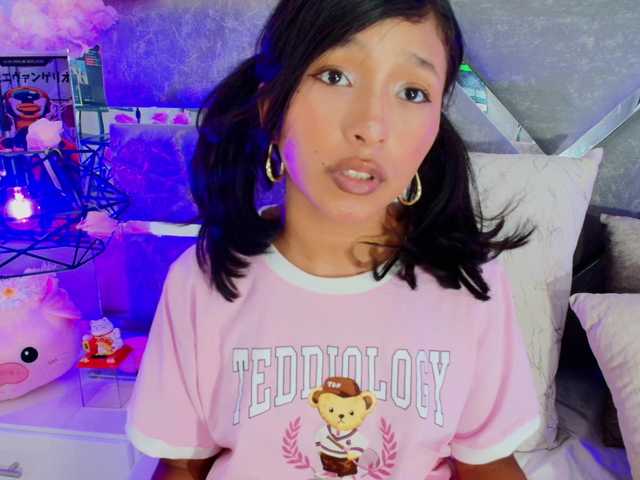 Realdoncella live cam on BongaCams