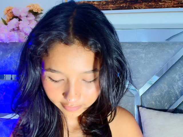 Realdoncella live cam on BongaCams