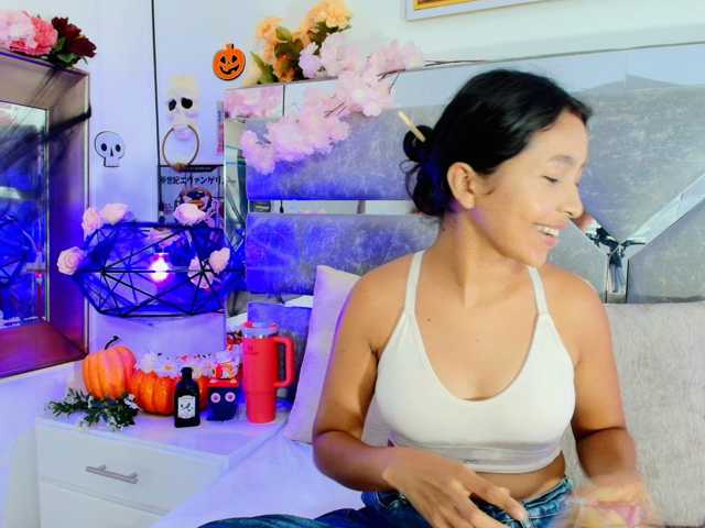 Realdoncella live cam on BongaCams