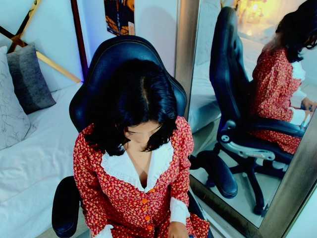 Realdoncella live cam on BongaCams