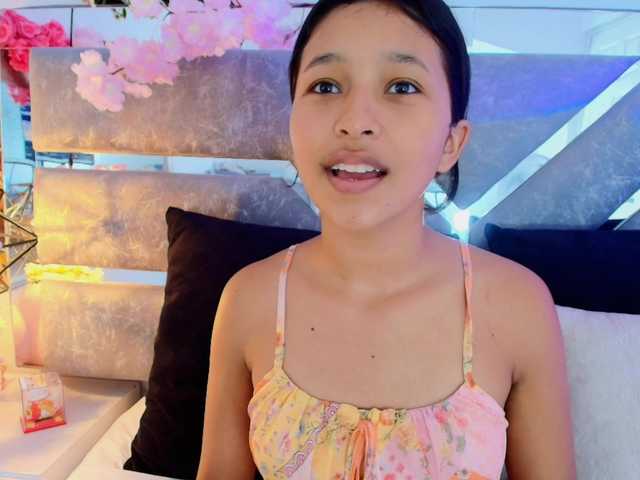 Realdoncella live cam on BongaCams