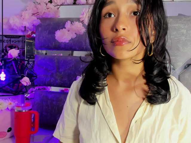 Realdoncella live cam on BongaCams