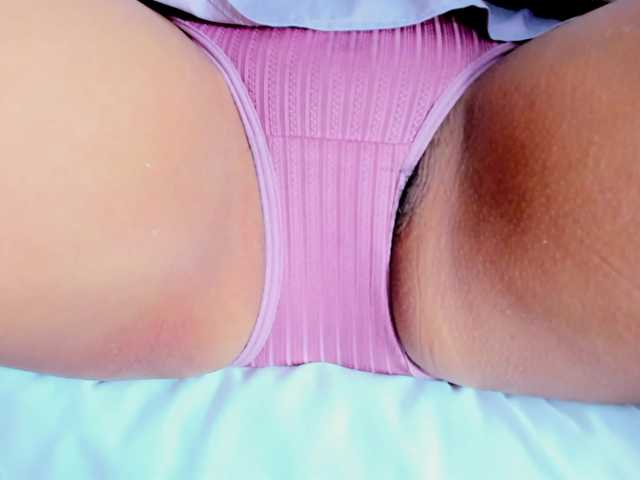 Realdoncella live cam on BongaCams
