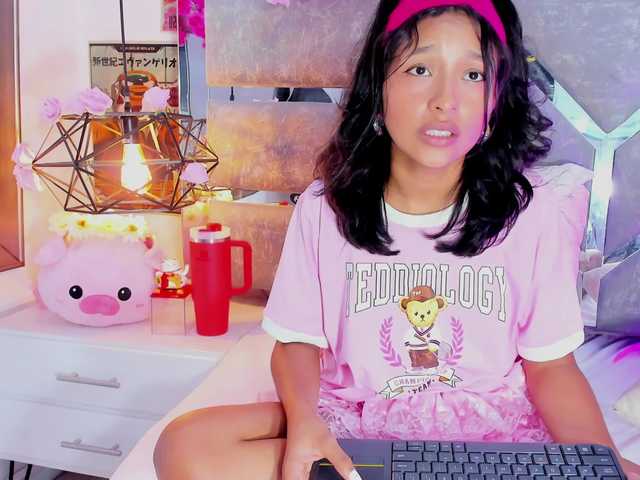 Realdoncella live cam on BongaCams
