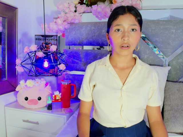 Realdoncella live cam on BongaCams