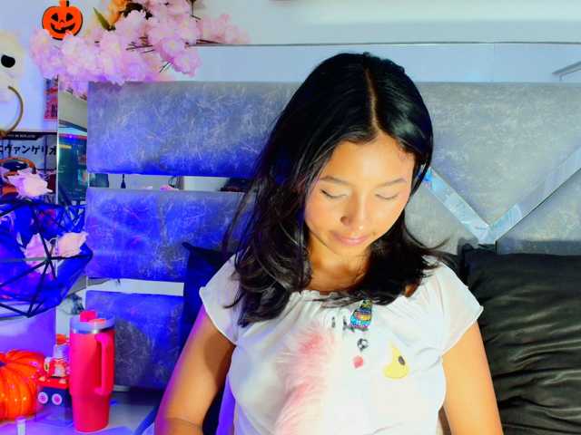 Realdoncella live cam on BongaCams