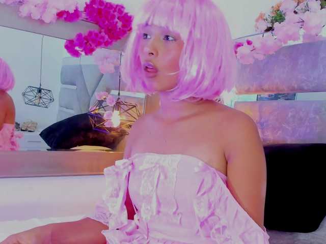 Realdoncella live cam on BongaCams