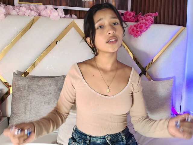 Realdoncella live cam on BongaCams