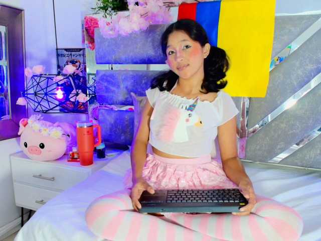 Realdoncella live cam on BongaCams