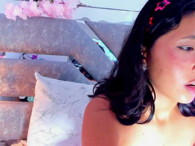 Realdoncella live cam on BongaCams