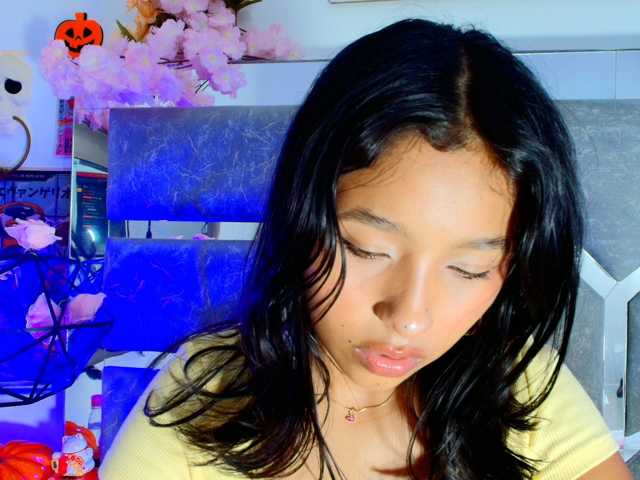 Realdoncella live cam on BongaCams