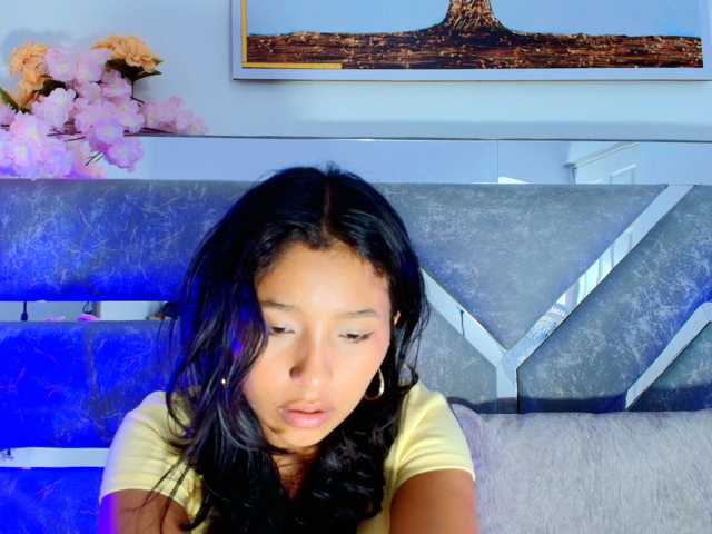 Realdoncella live cam on BongaCams