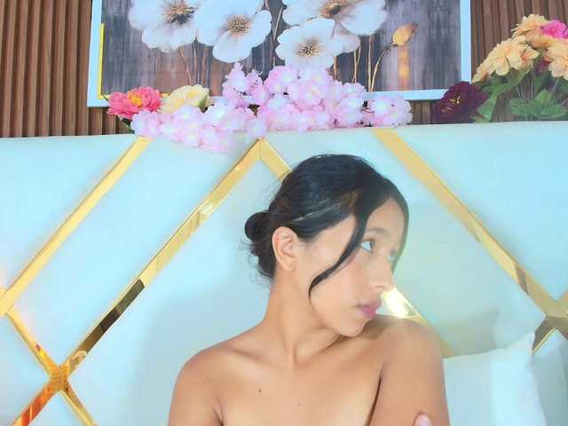 Realdoncella live cam on BongaCams