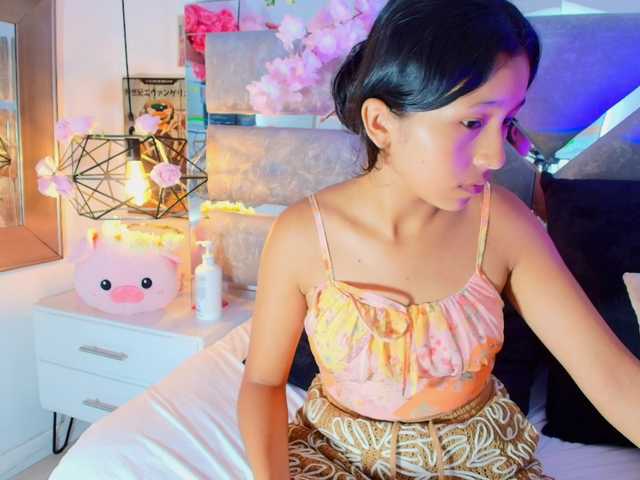 Realdoncella live cam on BongaCams