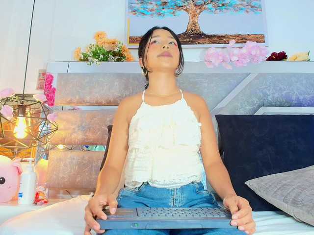 Realdoncella live cam on BongaCams