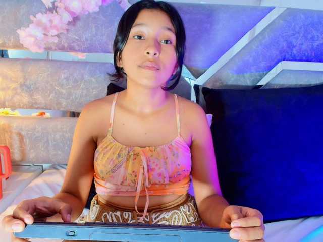 Realdoncella live cam on BongaCams