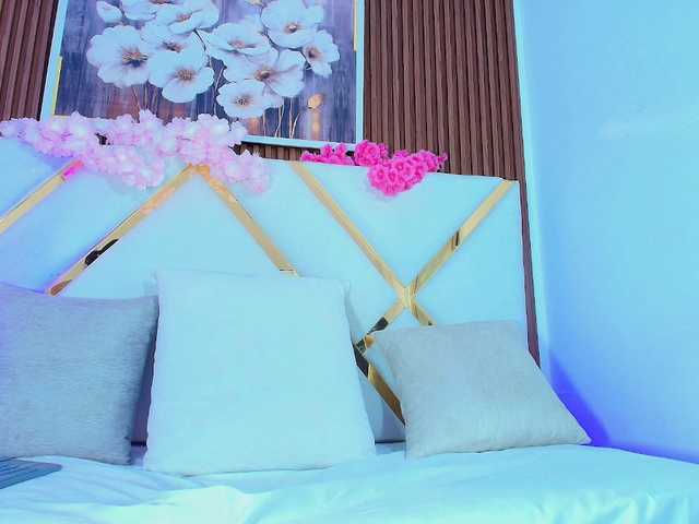 Realdoncella live cam on BongaCams