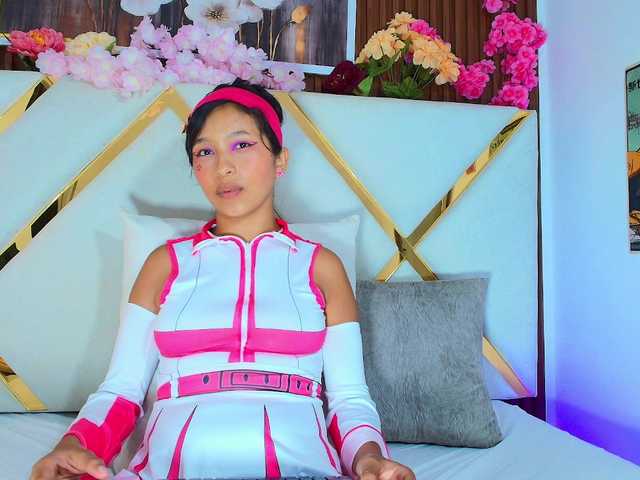 Realdoncella live cam on BongaCams