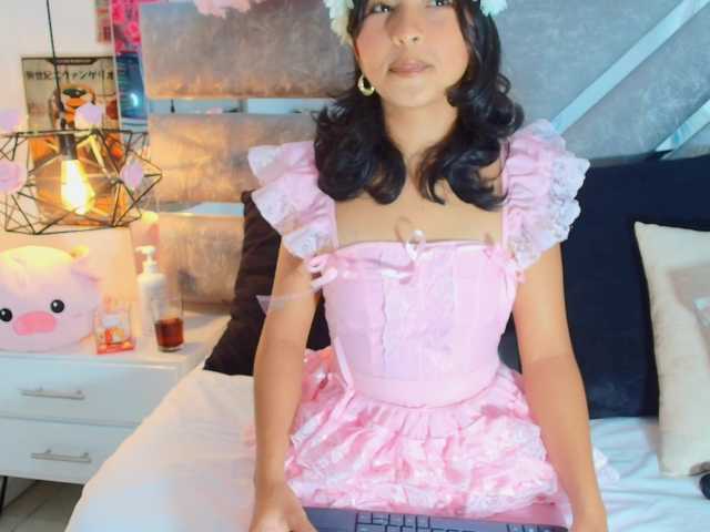 Realdoncella live cam on BongaCams