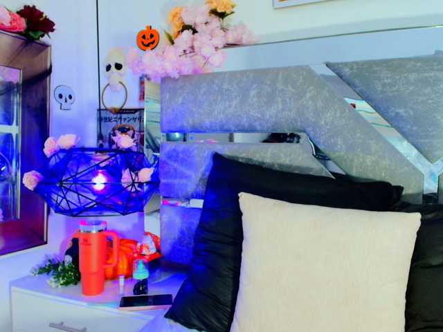 Realdoncella live cam on BongaCams