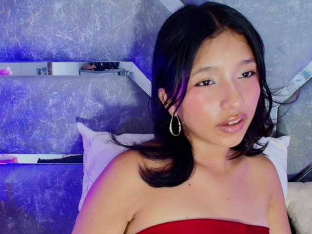 Realdoncella live cam on BongaCams