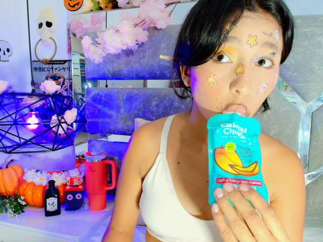 Realdoncella live cam on BongaCams