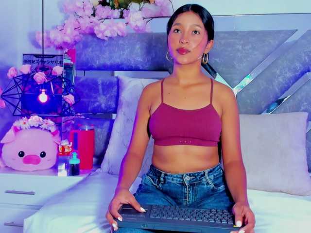 Realdoncella live cam on BongaCams