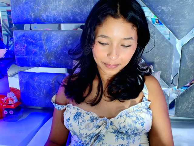 Realdoncella live cam on BongaCams
