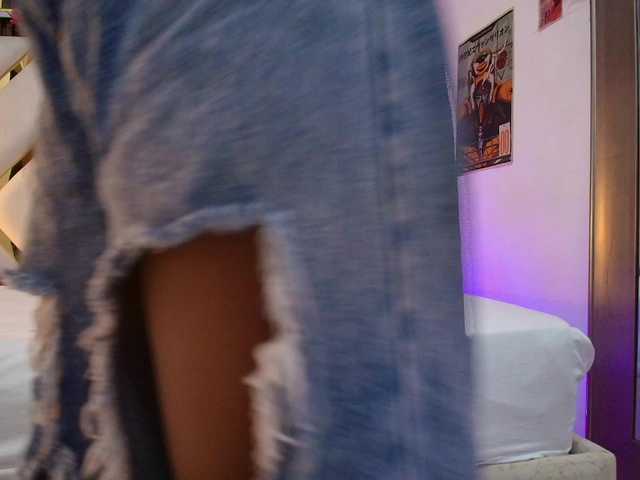 Realdoncella live cam on BongaCams