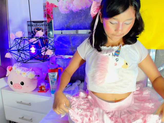 Realdoncella live cam on BongaCams
