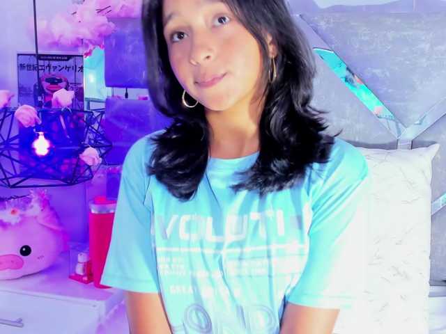 Realdoncella live cam on BongaCams