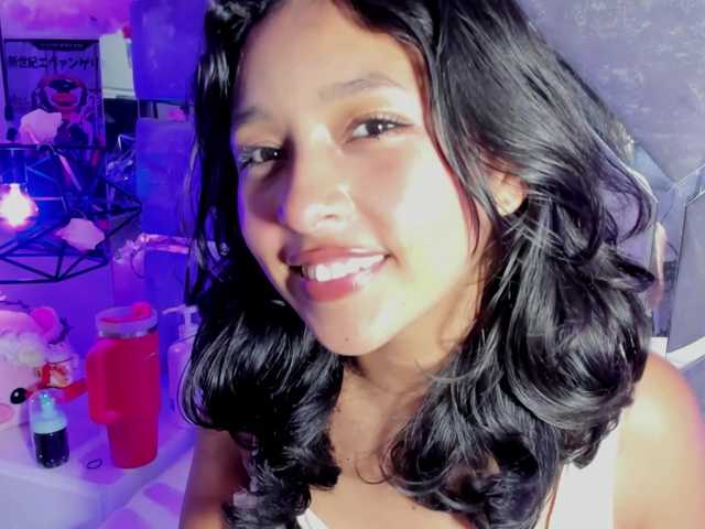 Realdoncella live cam on BongaCams
