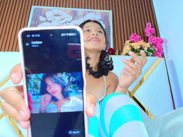 Realdoncella live cam on BongaCams