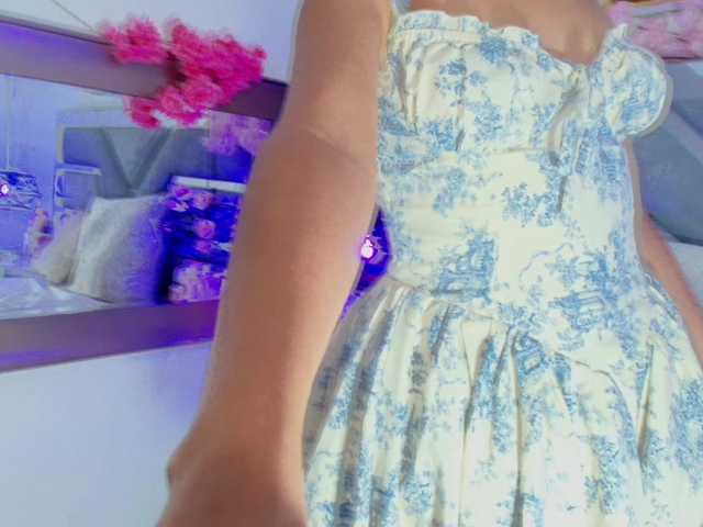 Realdoncella live cam on BongaCams