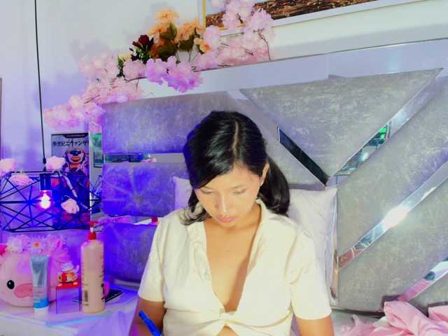 Realdoncella live cam on BongaCams