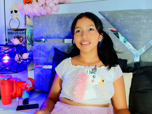 Realdoncella live cam on BongaCams